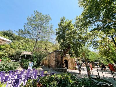 Pași de pelerini la Casa Maicii Domnului din Efes / Foto: Magda Buftea Casa Maicii Domnului din Efes