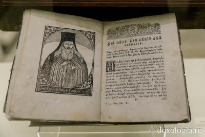 (Foto) „Rugăciune și paisianism reflectată în obiectele de patrimoniu din epocă” – expoziție la Muzeul Mitropolitan din Iași (Foto) „Rugăciune și paisianism reflectată în obiectele de patrimoniu din epocă” – expoziție la Muzeul Mitropolitan din Iași