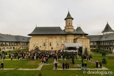 Foto: Pr. Silviu Cluci (Video) Sfântul Cuvios Paisie de la Neamț, cinstit de șase ierarhi la Mănăstirea Neamț