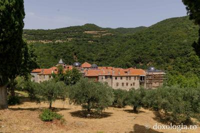 Mănăstirea Constamonitu – vedere dinspre sud / Foto: pr. Silviu Cluci Mănăstirea Constamonitu