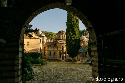 Mănăstirea Hilandar – vedere dinspre nord / Foto: pr. Silviu Cluci (Foto) Pași de pelerin la Mănăstirea Hilandar – Athos
