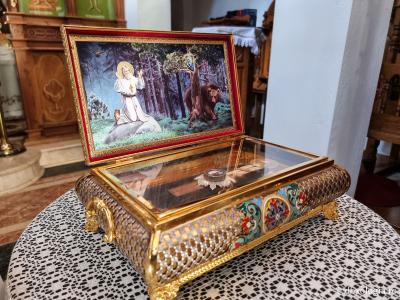 Moaștele Sfântului Cuvios Serafim de Sarov de la Mănăstirea „Sfântul Cuvios Nicodim Aghioritul” – Goumenissa / Foto: Magda Buftea Moaștele Sfântului Cuvios Serafim de Sarov de la Mănăstirea „Sfântul Cuvios Nicodim Aghioritul” – Goumenissa