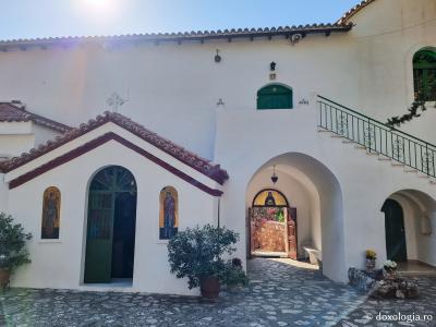 Paraclisul Bunei Vestiri de la Mănăstirea Sfântului Efrem cel Nou din Nea Makri / Foto: Magda Buftea Paraclisul Bunei Vestiri de la Mănăstirea Sfântului Efrem cel Nou din Nea Makri