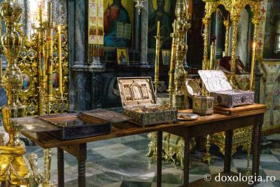 Odoarele sfinte ale Mănăstirii Sfântul Pavel din Athos / Foto: pr. Silviu Cluci Odoarele sfinte ale Mănăstirii Sfântul Pavel din Athos
