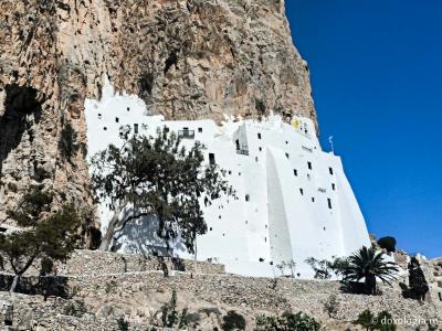 Mănăstirea „Panaghia Hozoviotissa” din Amorgos / Foto: Pr. Marin Osoianu Mănăstirea „Panaghia Hozoviotissa” din Amorgos