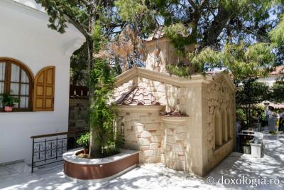 Mormântul Sfântului Nectarie din Eghina / Foto: pr. Silviu Cluci Mormântul Sfântului Nectarie din Eghina