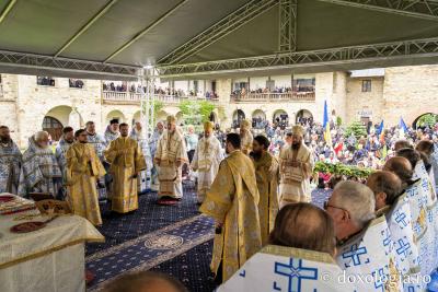 Pelerini din toată țara, la hramul Mănăstirii Neamț Pelerini din toată țara, la hramul Mănăstirii Neamț