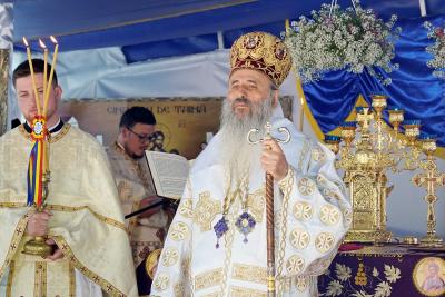 Foto: Flavius Popa (Video) IPS Teofan: „Sfinții Împărați s-au întors de la întuneric la lumină prin Domnul Hristos”