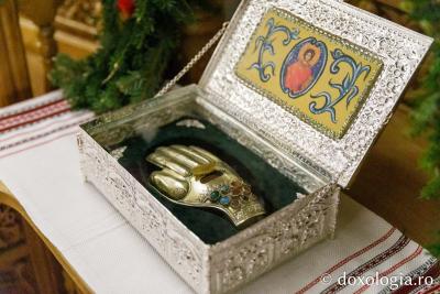 Întâmpinarea cinstitelor moaște ale Sfântului Pantelimon la Mănăstirea Hadâmbu / Foto: pr. Silviu Cluci Întâmpinarea cinstitelor moaște ale Sfântului Pantelimon la Mănăstirea Hadâmbu