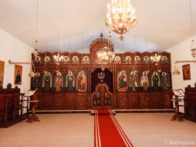 Clipe de rugăciune în Paraclisul Sfântului Paisie Aghioritul de la Mănăstirea Faran din Sinai Clipe de rugăciune în Paraclisul Sfântului Paisie Aghioritul de la Mănăstirea Faran din Sinai