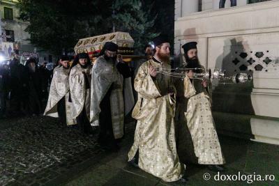 Moaștele Sfintei Cuvioasei Parascheva au fost reașezate în Catedrala Mitropolitană din Iași (Video) Hramul Sfintei Parascheva, la final. Sfintele moaște, așezate înapoi în Catedrala Mitropolitană