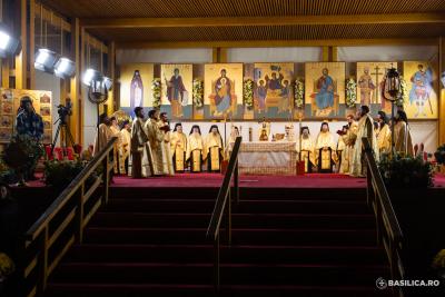 Slujbă de priveghere în cinstea Sfântului Dimitrie cel Nou / Foto: Mircea Florescu – basilica.ro Slujbă de priveghere în cinstea Sfântului Dimitrie cel Nou