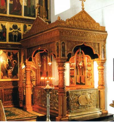 Baldachinul cu moaștele Sfinților Petru și Fevronia, cnejii de Murom, aflat în Mănăstirea Sfânta Treime din Murom Moaștele Sfinților Petru și Fevronia, cnejii de Murom