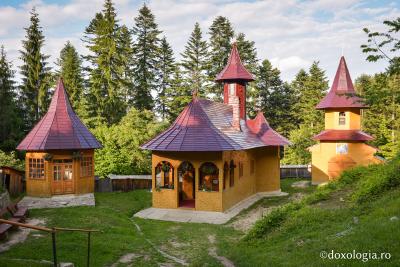 Schitul Sfântul Daniil Sihastrul din Neamț / foto: Oana Nechifor (Foto) Schitul Sfântul Daniil Sihastrul din Neamț