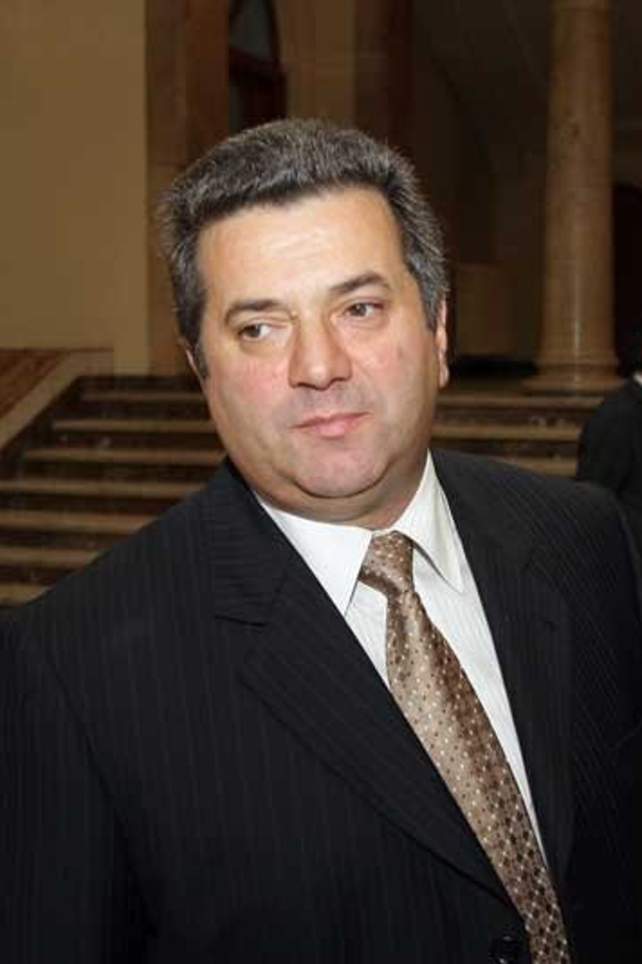 Prof. univ. dr. Vasile Ișan