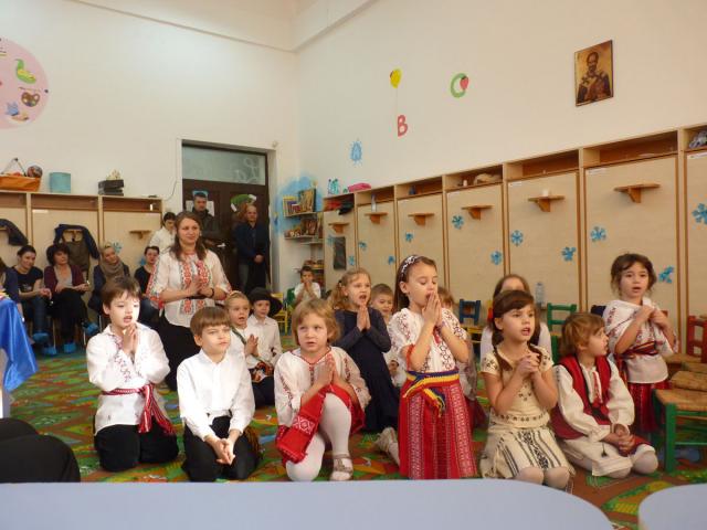 Copiii de la Grădiniţa „Buna Vestire“ descoperă tradiţiile bunicilor