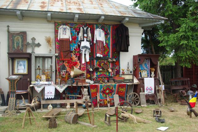 „Cultură, tradiţie şi obiceiuri în curtea veche a bisericii“