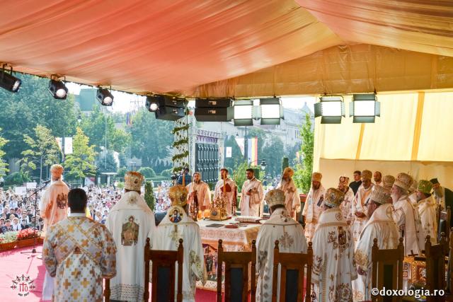 Sfânta Liturghie la Întâlnirea Internațională a Tinerilor Ortodocși 2017 ‒ Soborul ierarhilor slujitori