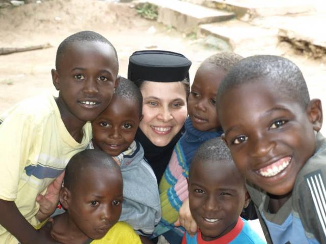 Monahia Irina: „Ceea ce pentru mine, ca român, e puțin sau nesemnificativ din punct de vedere material, în Tanzania este vital”