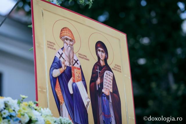 Ce sfinți au „vizitat-o” pe Sfânta Cuvioasă Parascheva de-a lungul timpului?