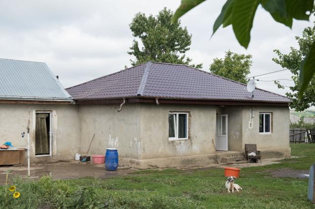 Casa celor 10 copii din familia Cârtițe are un acoperiș nou