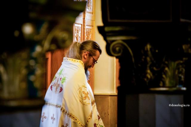 Gheron Iosif Vatopedinul: „Preoții sunt oameni care L-au îmbrăcat pe Domnul nostru Iisus Hristos”