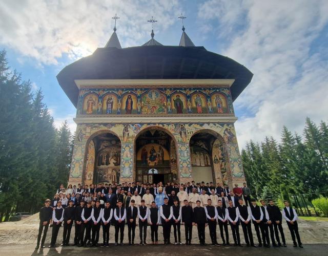 Preasfințitul Părinte Nichifor Botoșăneanul, la Seminarul Teologic „Veniamin Costachi” de la Mănăstirea Neamț
