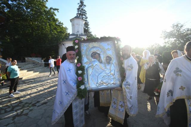 Copia icoanei Maicii Domnului „Paramythia” a fost adusă la Mănăstirea Piatra Sfântă