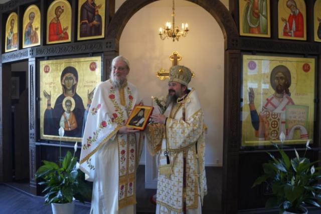 Episcopul Macarie a conferit „Crucea Nordului” Părintelui Profesor John Behr