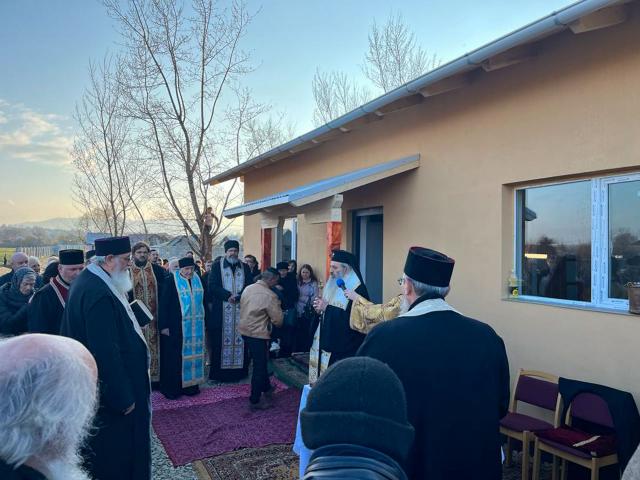 Taina Botezului și sfințirea unei case pentru familiile de romi din Vânători-Neamț și Humulești-Târgu Neamț