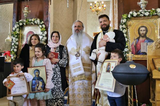 Bucurie în comunitatea de la Curagău: Slujbă arhierească și Taina Sfântului Botez pentru cel mai nou membru al parohiei
