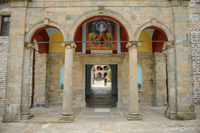 (Foto) Mănăstirea Cutlumuş – Lavra de odinioară a Ţării Româneşti