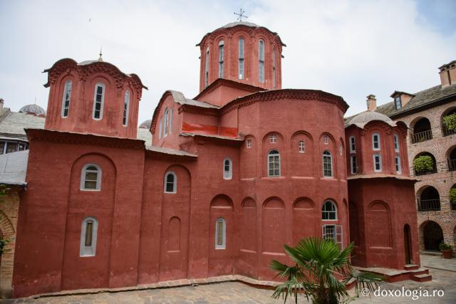 (Foto) Mănăstirea Cutlumuş – Lavra de odinioară a Ţării Româneşti