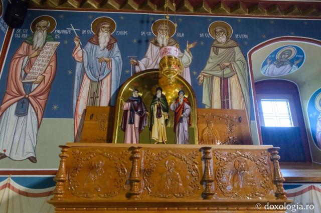 (Foto) Moaștele Sfinților Cuvioși Sila, Paisie și Natan de la Sihăstria Putnei