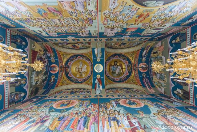 (Foto) Biserica „Izvorul Tămăduirii” a Mănăstirii Sihăstria Putnei 