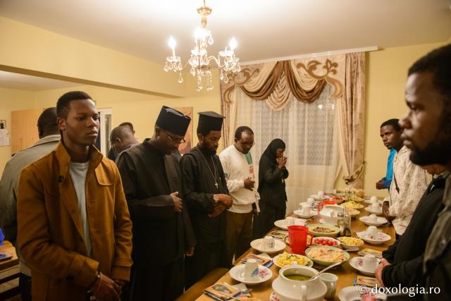 (Foto) Tineri din Patriarhia Alexandriei și a întregii Africi, în vizită la mănăstirile din Arhiepiscopia Iaşilor