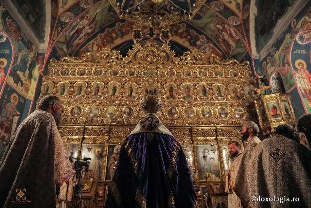 Slujba Privegherii pentru Acoperământul Maicii Domnului în cadrul Festivalului de Muzică Bizantină de la Iaşi (galerie FOTO)