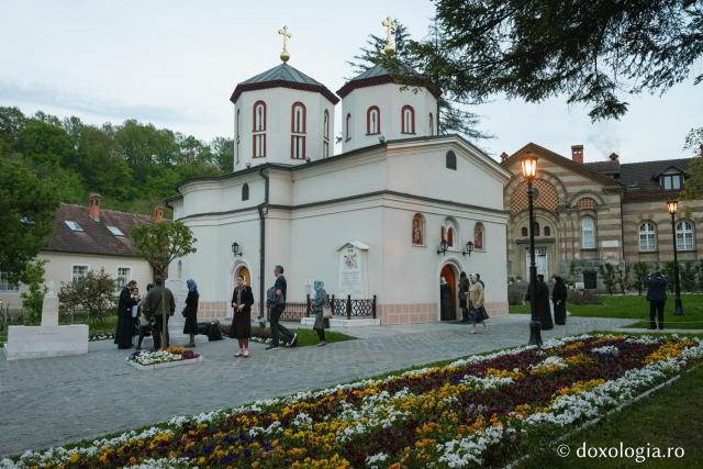 (Foto) Rakovita – locul unde își doarme somnul de veci Patriarhul Pavle al Serbiei 