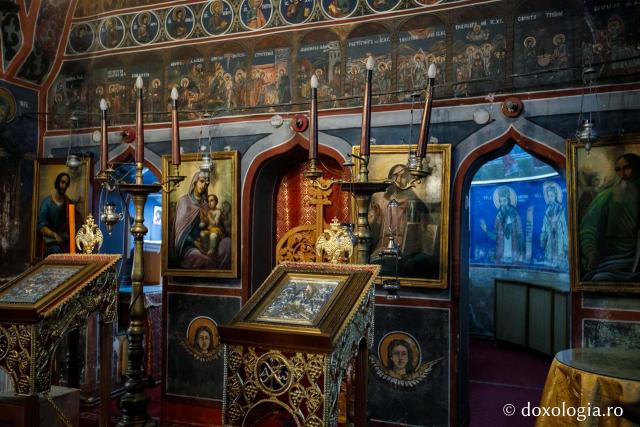 (Foto) Pelerin la biserica fostului aşezământ monahal Morunglavu 