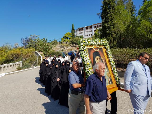 (Foto) Mutarea moaștelor Sfântului Ierarh Nectarie - 3 septembrie 2018, Insula Eghina