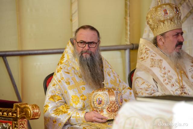 (Foto) Zi de mare sărbătoare – Sfânta Liturghie a hramului Cuvioasei Parascheva