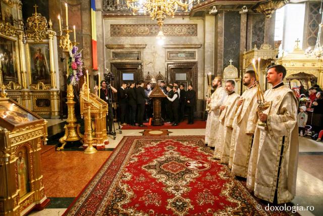 (Foto) Sfânta Liturghie arhierească săvârșită de Preasfințitul Ignatie, Episcopul Hușilor