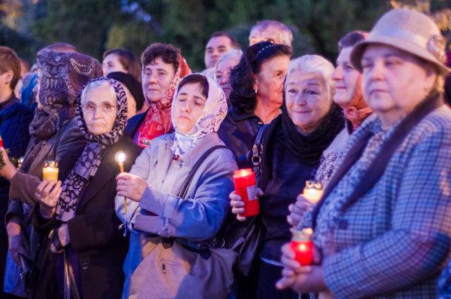 (Foto) Bucurie și emoții alături de Sfânta Parascheva și Sfânta Ecaterina – Procesiunea „Calea Sfinților”, 2018