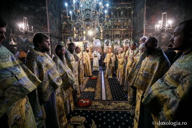 (Foto) Prăznuirea Sfântului Paisie Velicicovschi la Mănăstirea Neamț 2018