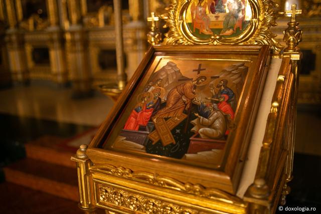 (Foto) Hristos a înviat! – Slujba Învierii la Catedrala Mitropolitană din Iași