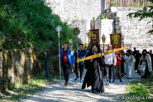 (Foto) Praznicul Izvorul Tămăduirii la Schitul Lacu – Athos