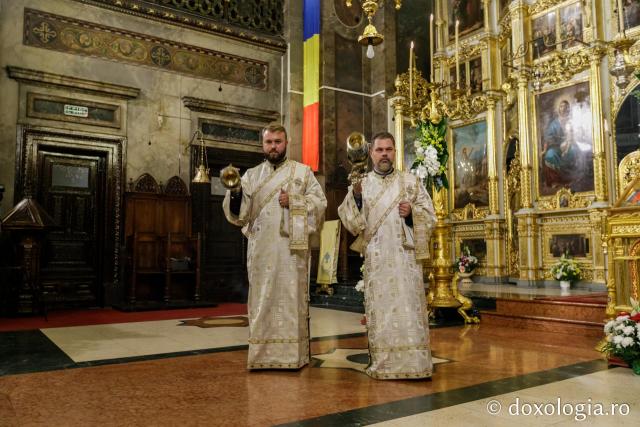 (Foto) Priveghere în cinstea Sfântului Gheorghe, ocrotitorul Mitropoliei Moldovei și Bucovinei – 2019