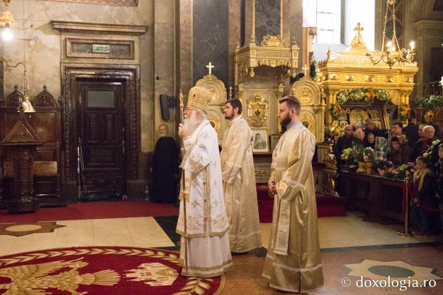 (Foto) Sfânta Liturghie arhierească în ajunul prăznuirii Sfintei Parascheva 