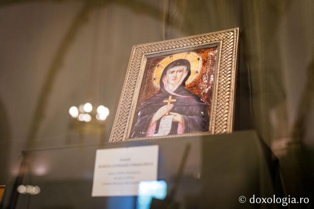 (Foto) Simpozion și expoziție dedicate Sfintei Cuvioase Parascheva