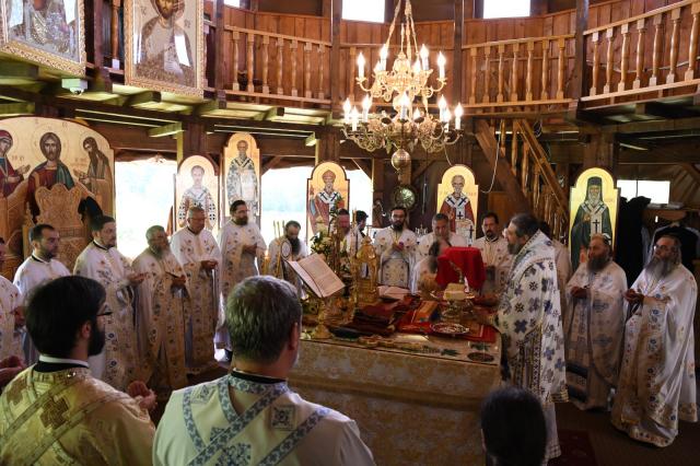 (Foto) Sărbătoarea Schimbării la Față a Mântuitorului, la Mănăstirea Nechit
